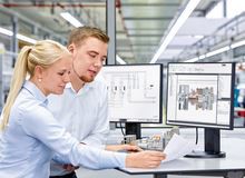 Rozwiązanie szafy sterowniczej Pogo Pin